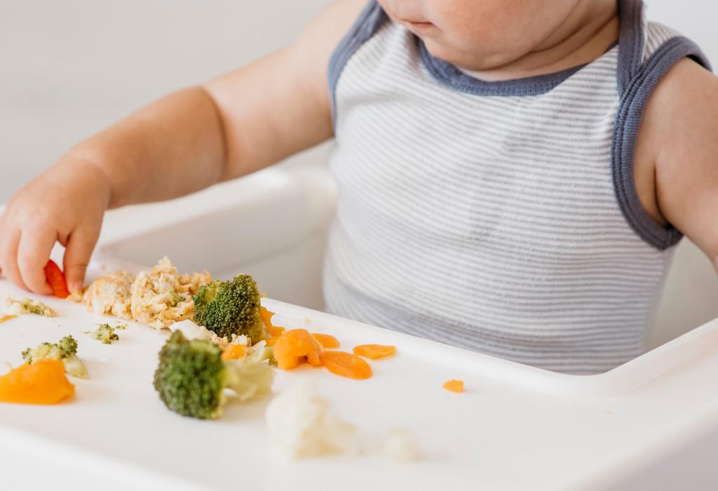 Mengenal Tekstur Makanan Bayi 10 Bulan dan Rekomendasi MPASI-nya