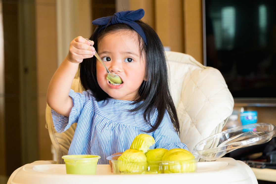 10 Metode Efektif untuk Mengajarkan Anak Makan Sendiri yang Aman dan Menyenangkan